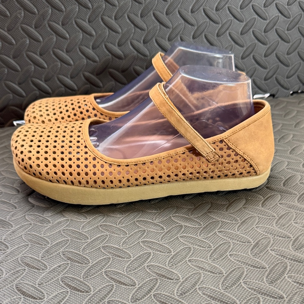 Earth Kalso Mary Jane Comfort Shoes Women’s Size 10 B  Brown Perforated Leather